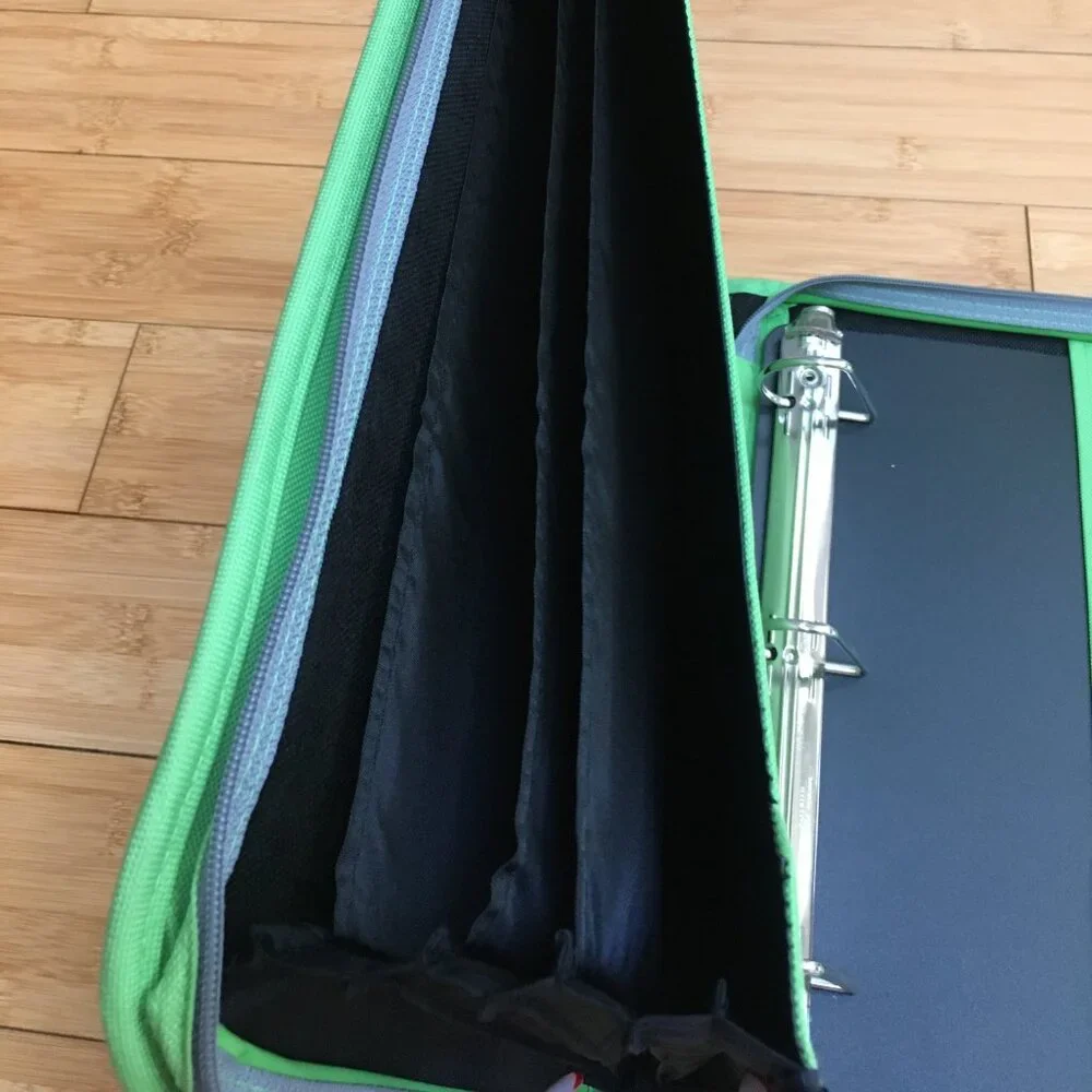 EUC Green Zipper Binder/Organizer